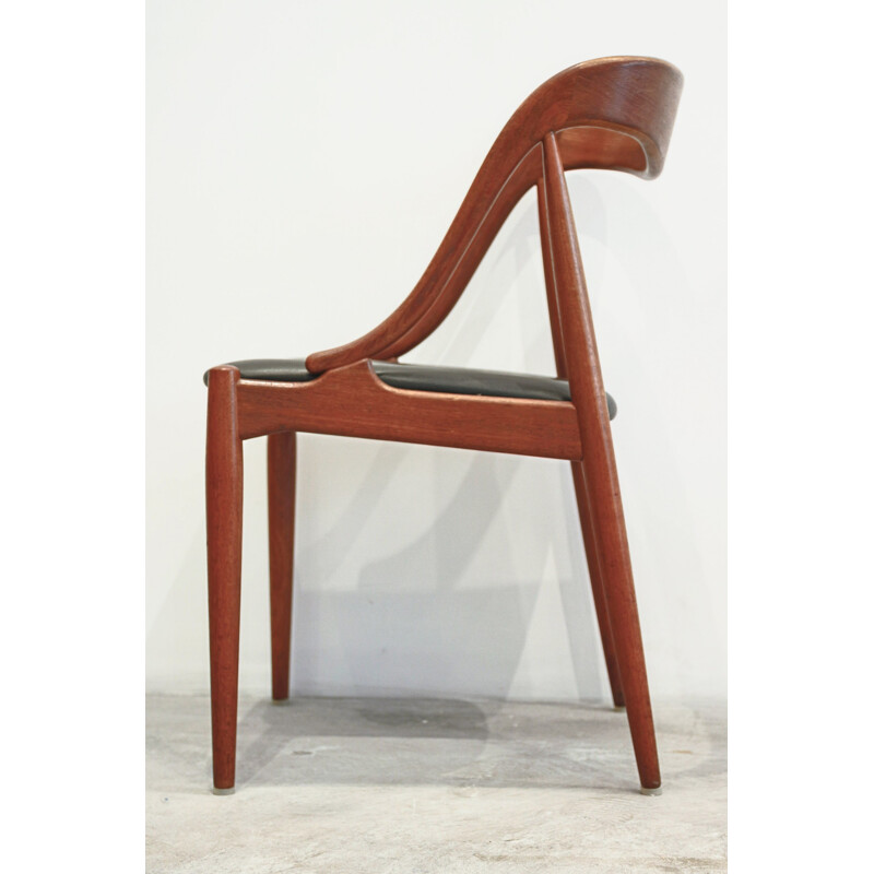 Suite de 4 chaises en cuir synthétique et teck de Johannes Andersen - 1960