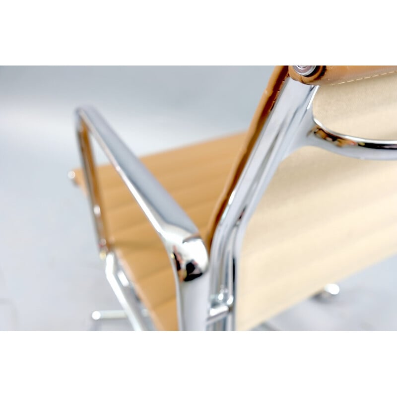 Vintage swivel armchair in aluminum and leather by Charles and Ray Eames for Vitra, Germany 1959