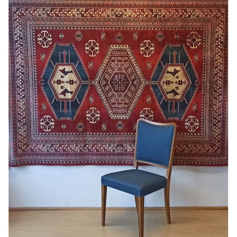 Vintage oriental patterns wall rug