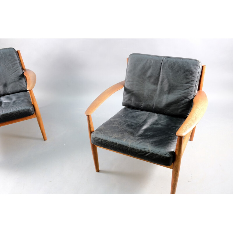 Ein Paar Vintage-Sessel aus Teakholz und schwarzem Leder von Grete Jalk für für France et Søn