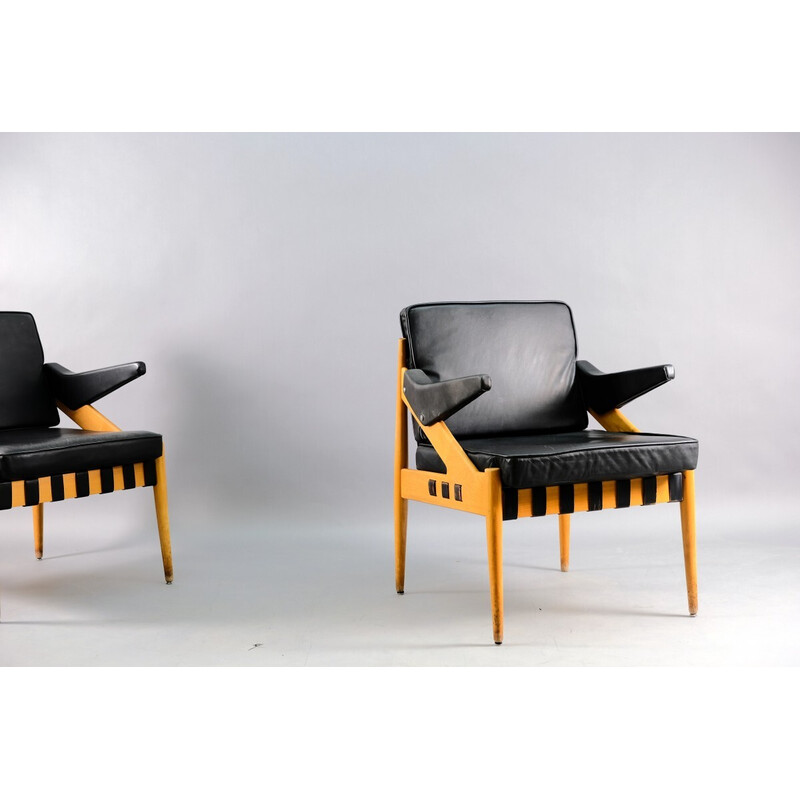 Pair of vintage SE122 A armchairs in beech wood and leather by Egon Eiermann for Wilde and Spieth, Germany 1950