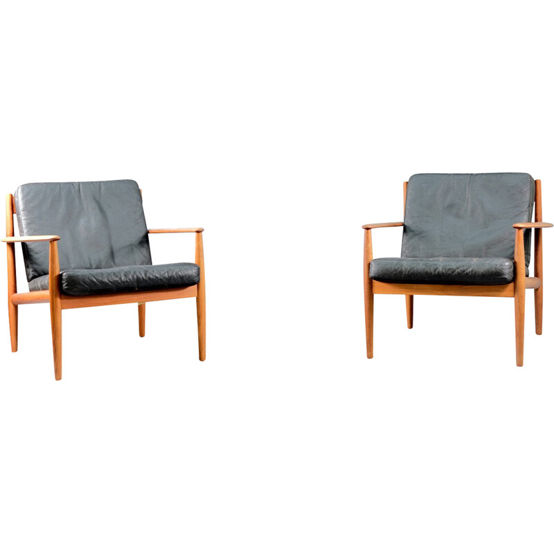 Paar vintage teakhouten en zwart leren fauteuils van Grete Jalk voor France et Søn