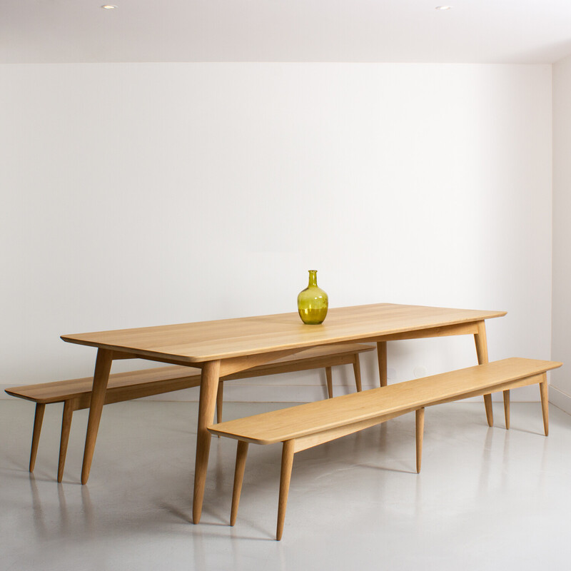 Table à repas vintage en chêne massif avec paires de bancs