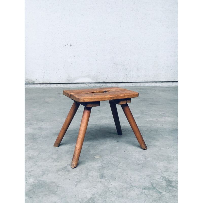 Tabouret de lait vintage Art Populaire en chêne massif, Belgique 1980