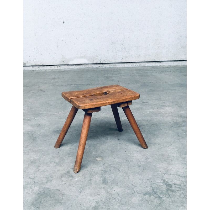 Tabouret de lait vintage Art Populaire en chêne massif, Belgique 1980