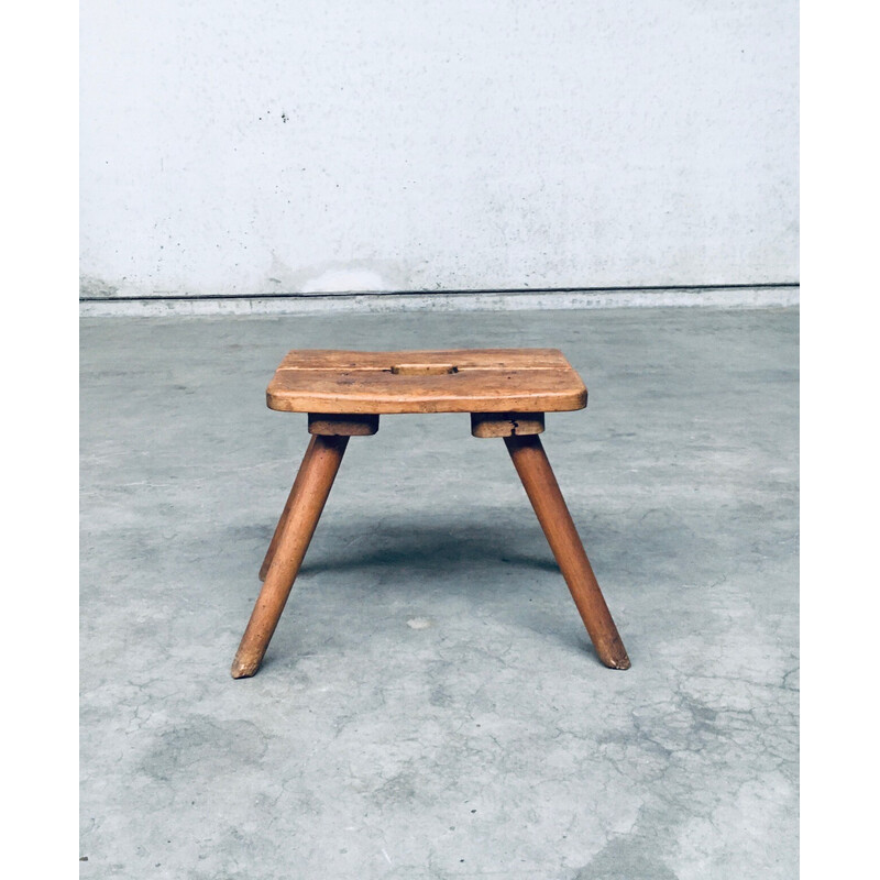 Tabouret de lait vintage Art Populaire en chêne massif, Belgique 1980