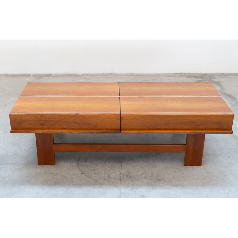 Vintage walnut veneer coffee table by Michelucci and Giovanni, 1970