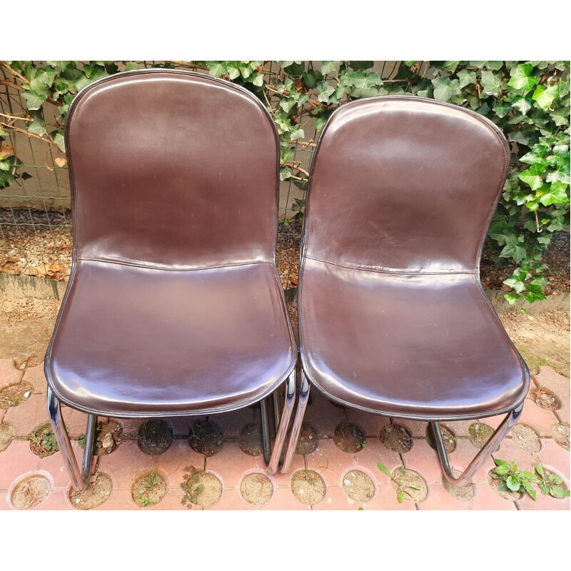 Paire de chaises vintage recouvertes de cuir de vachette par Gastone Rinaldi, Italie 1960