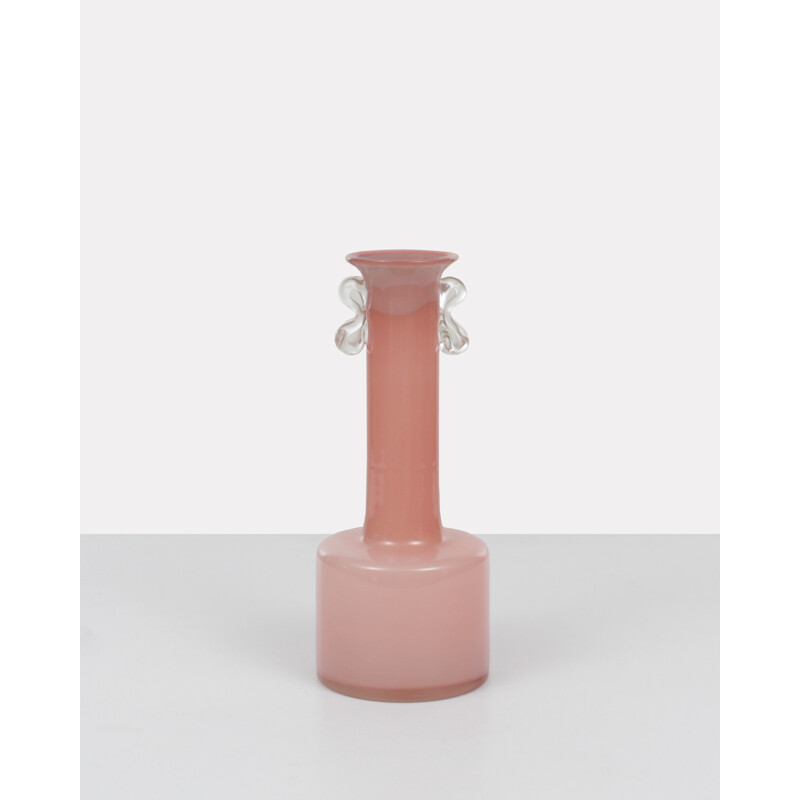 Vase d'Europe de l'Est rose en verre par Jerzy Słuczan-Orkusz - 1980