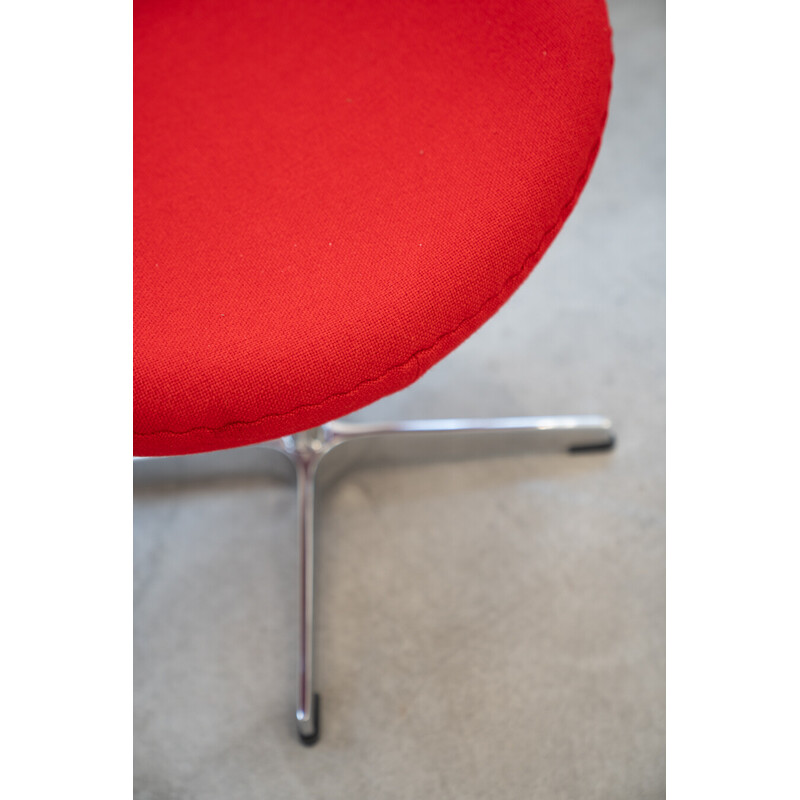 Vintage polyurethane armchair with ottoman by Arne Jacobsen for Fritz Hansen, Italy 1980