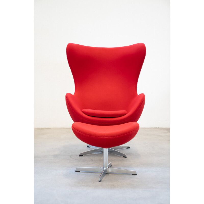 Vintage polyurethane armchair with ottoman by Arne Jacobsen for Fritz Hansen, Italy 1980