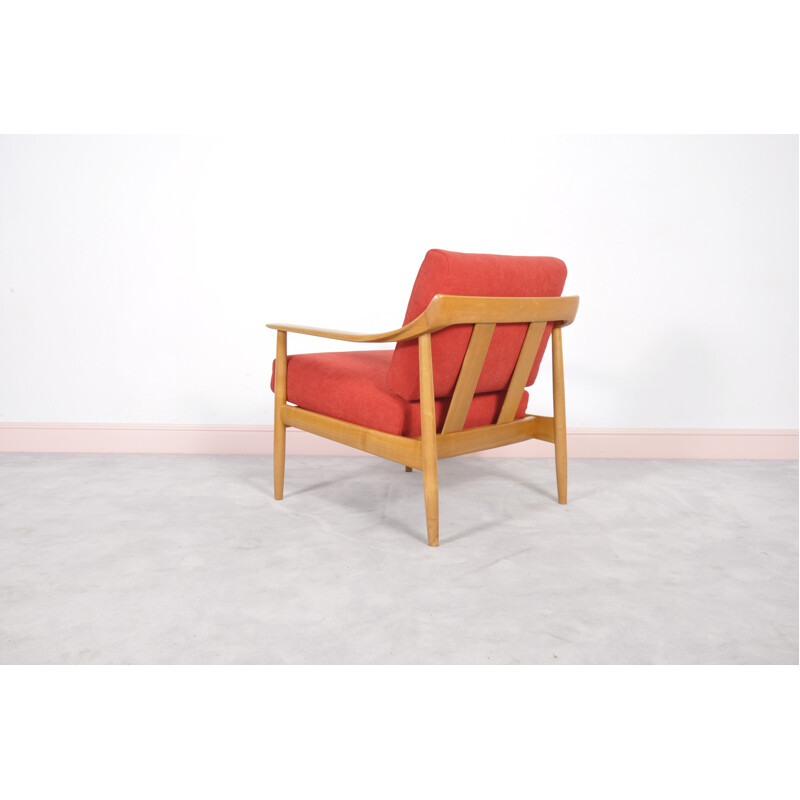 Fauteuil en bois de cerisier et tissu rouge - 1960