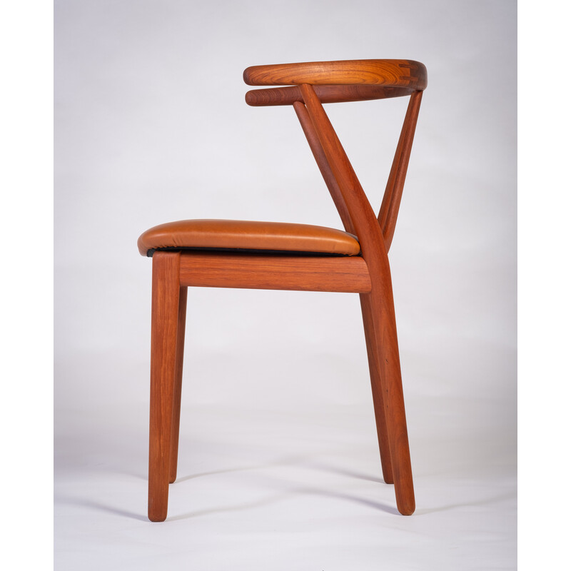 Vintage model 255 dining chair in teak and leather by Henning Kjærnulf for Bruno Hansen, Denmark 1960