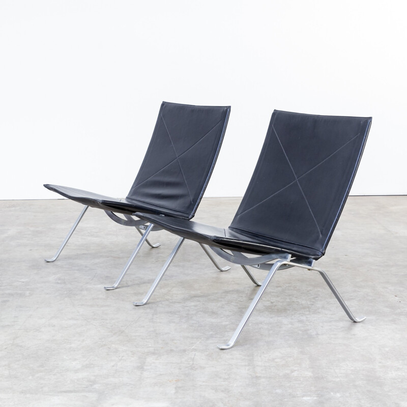 Pair of PK22 black leather armchairs by Poul Kjaerholm for Fritz Hansen - 1950s