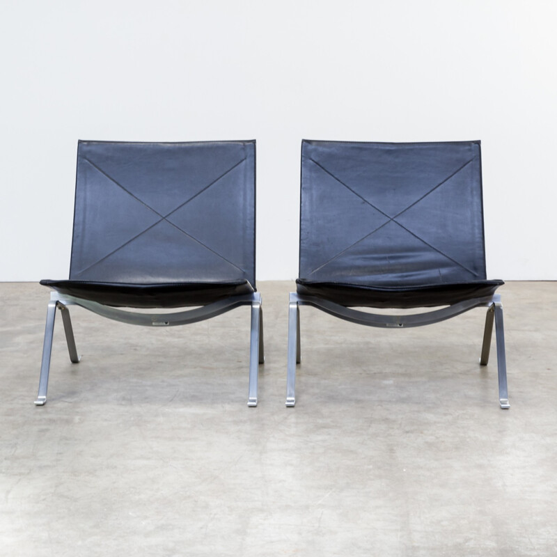 Pair of PK22 black leather armchairs by Poul Kjaerholm for Fritz Hansen - 1950s