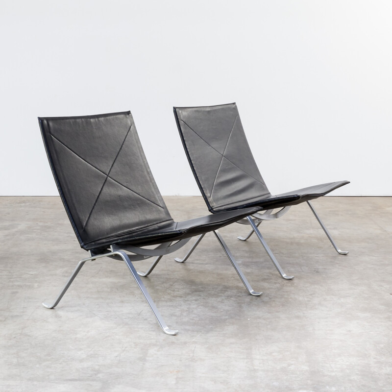 Pair of PK22 black leather armchairs by Poul Kjaerholm for Fritz Hansen - 1950s