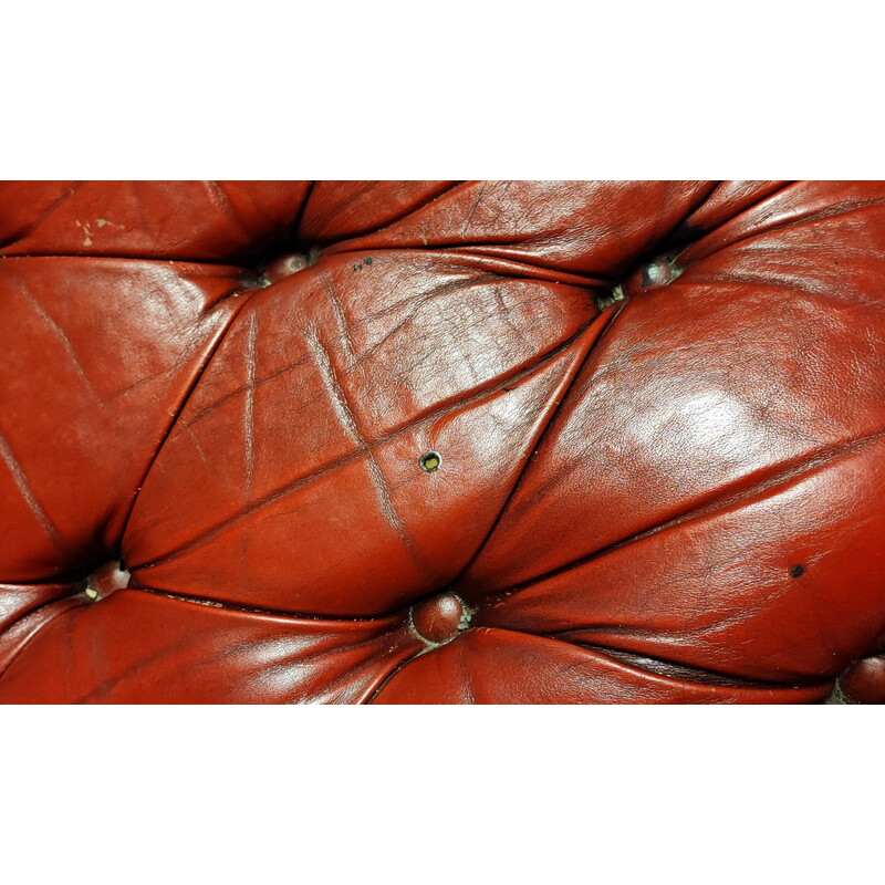 Sofá Chesterfield vintage de 3 lugares em pele vermelha e madeira torneada