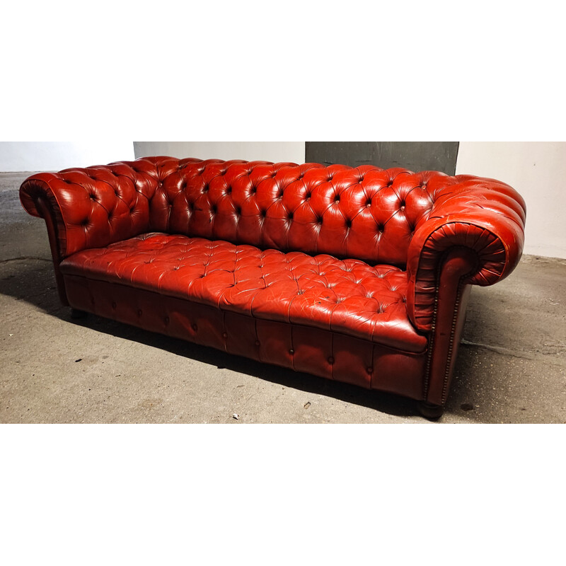 Canapé 3 places vintage Chesterfield en cuir rouge et bois tourné