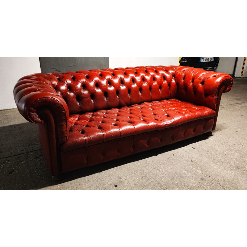 Vintage 3-seater Chesterfield sofa in red leather and turned wood