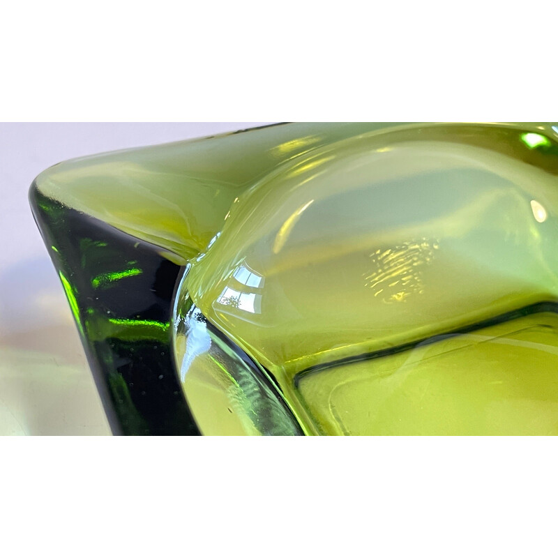 Cinzeiro geométrico vintage em vidro verde