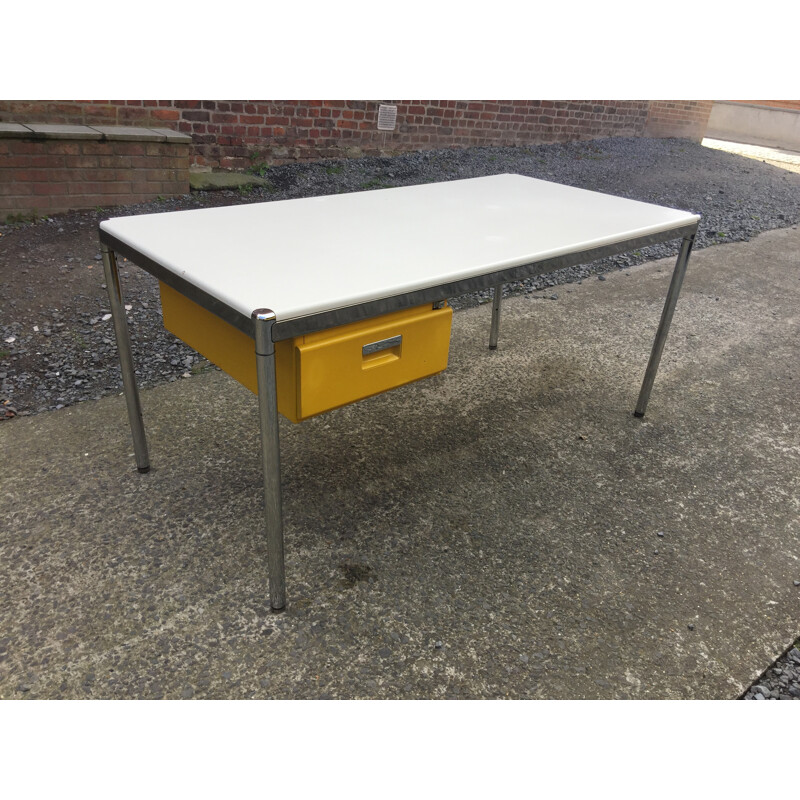 Strafor desk in whte and yellow - 1980s