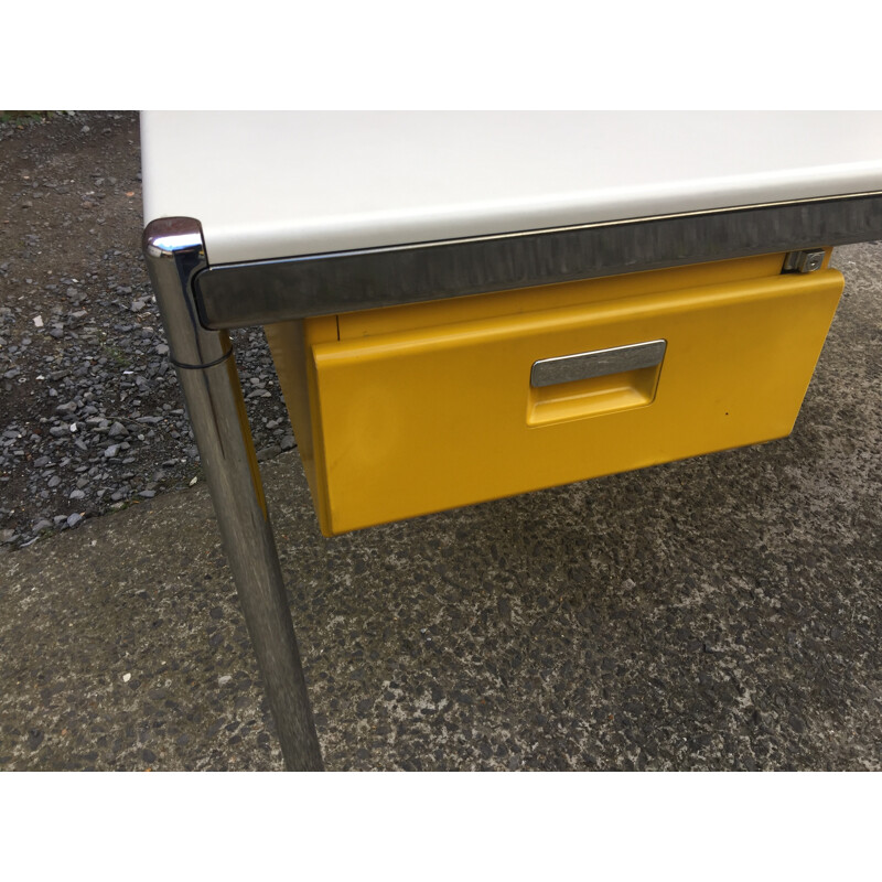 Strafor desk in whte and yellow - 1980s