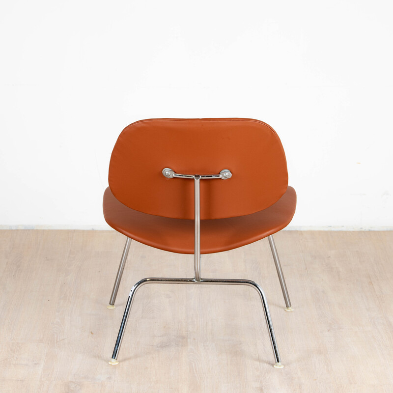 Cadeira LCM vintage em couro e metal cromado de Ray e Charles Eames para Mobilier international, 1960