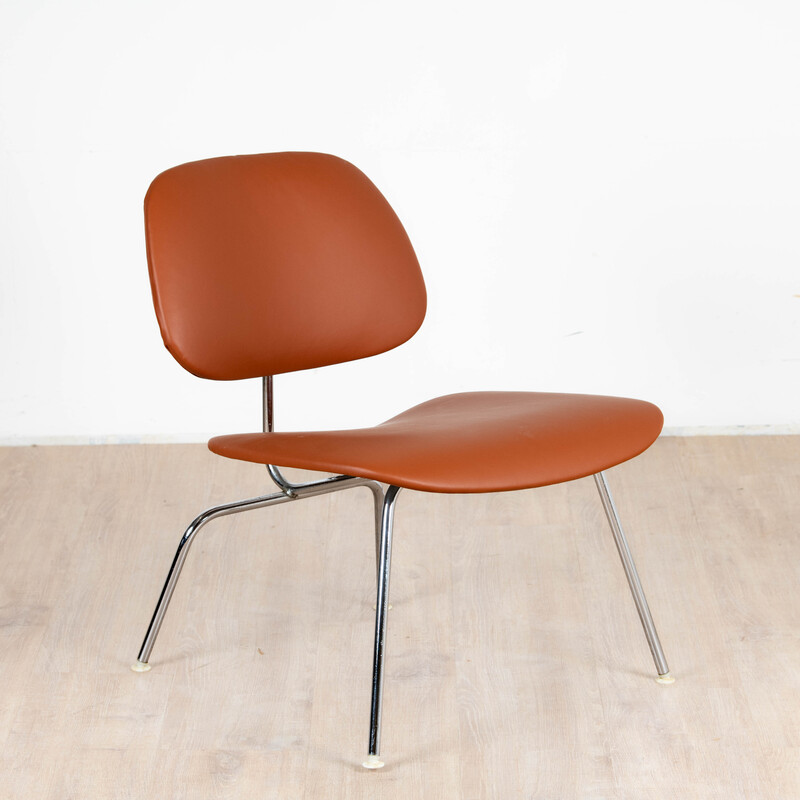 Cadeira LCM vintage em couro e metal cromado de Ray e Charles Eames para Mobilier international, 1960