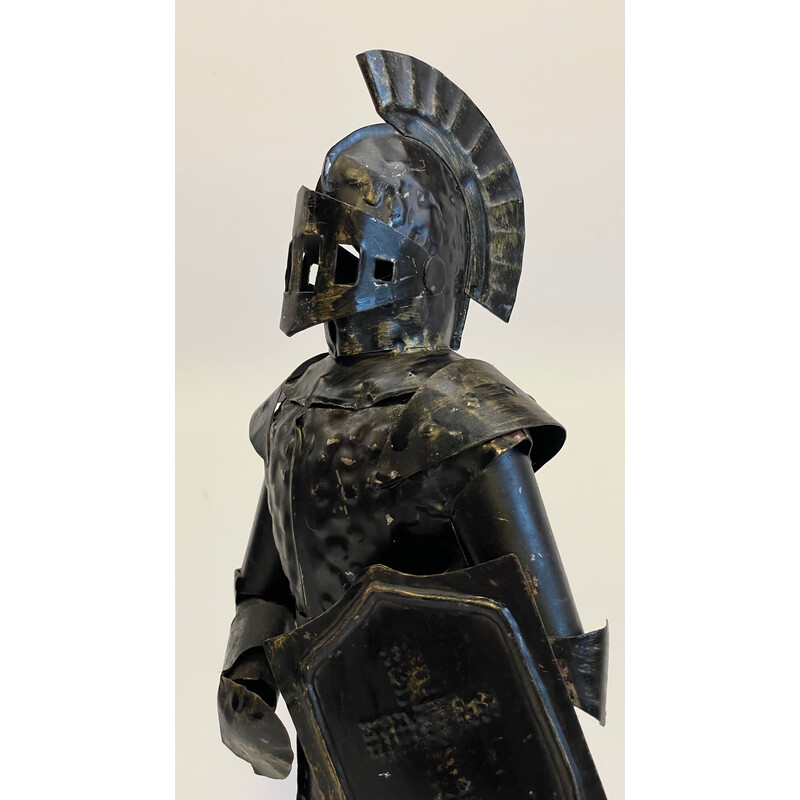 Vintage zwart gelakt ijzeren ridder in harnas beeldje