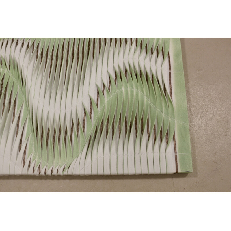 Tavola vintage con effetto onda plissettata in verde chiaro