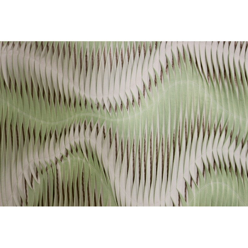 Tavola vintage con effetto onda plissettata in verde chiaro