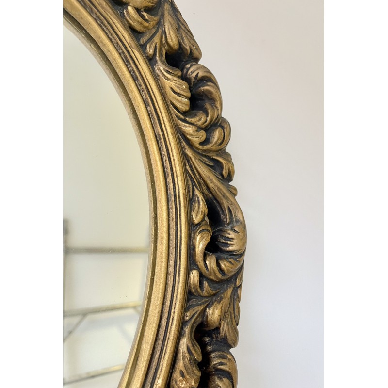 Ovaler Vintage-Spiegel mit geschnitztem Goldrahmen, 1960