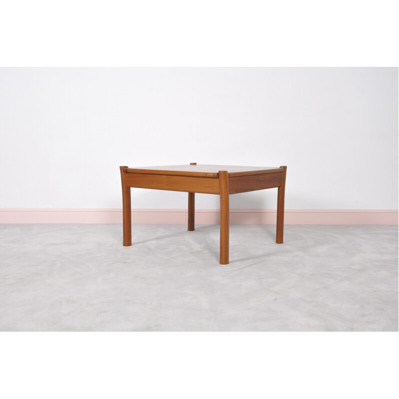 Table basse en teck danoise aux bords arrondis - 1960