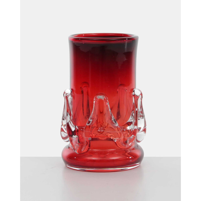 Vase en verre rouge de Jerzy Słuczan - 1980