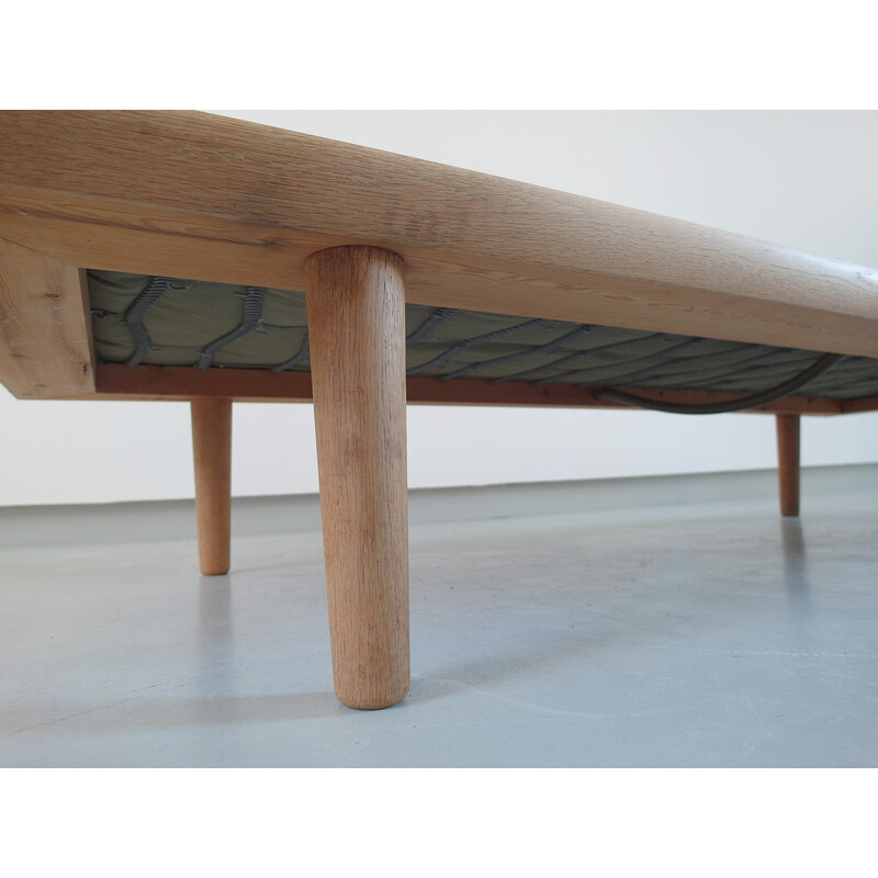 Vintage daybed model GE19 in oak and linen by Hans Wegner for Getama, Denmark 1956