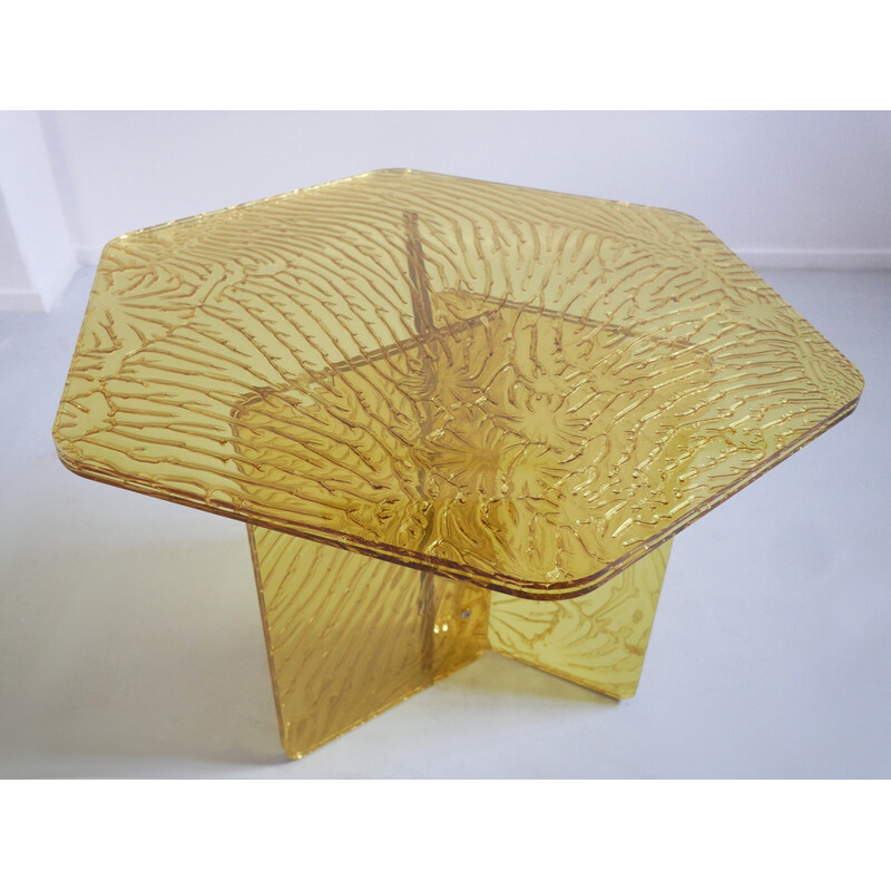 Table d'appoint vintage Sketch hexagonale en acrylique jaune par Roberto Giacomucci, Italie 2020