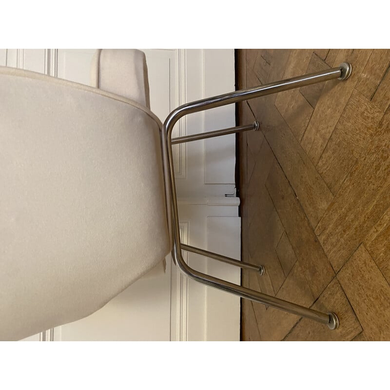 Fauteuil de confèrence vintage en chrome et tissu blanc d'Eero Saarinen pour Knoll international