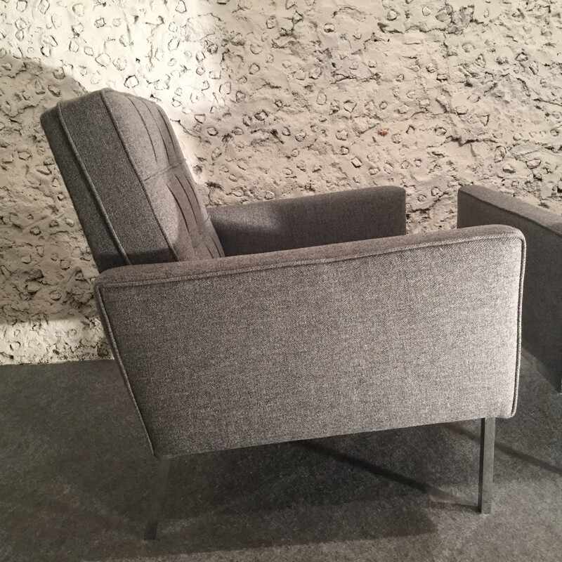 Poltrona grigia modello 65A e relativo pouf di Florence Knoll - 1960