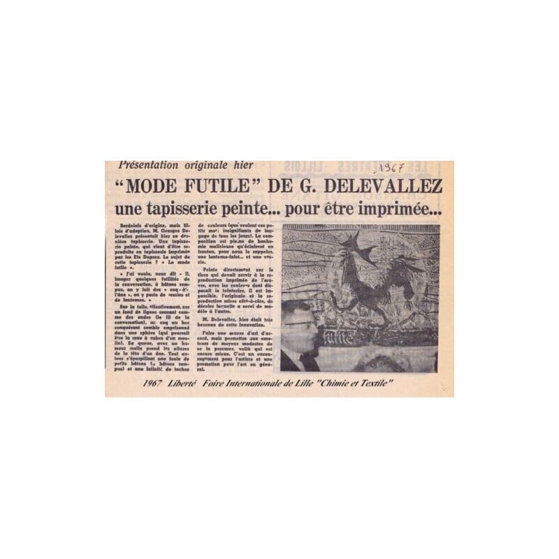 Tapis vintage “Le monde futile d’un coq à l’âne” par Delevallez, 1967