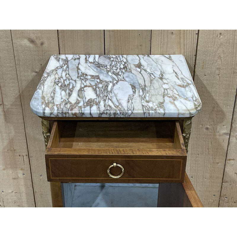 Mesa de cabeceira vintage em marchetaria com tampo em mármore branco