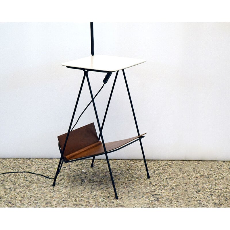 Lampadaire vintage en bois blanc et métal avec table basse et porte-revues, 1950