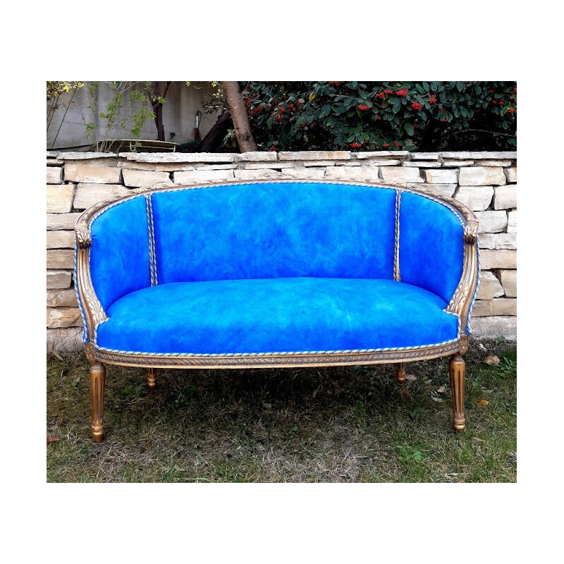 2-Sitzer-Sofa im Vintage-Stil mit Korb aus goldfarbenem Holz und blauem Strukturstoff