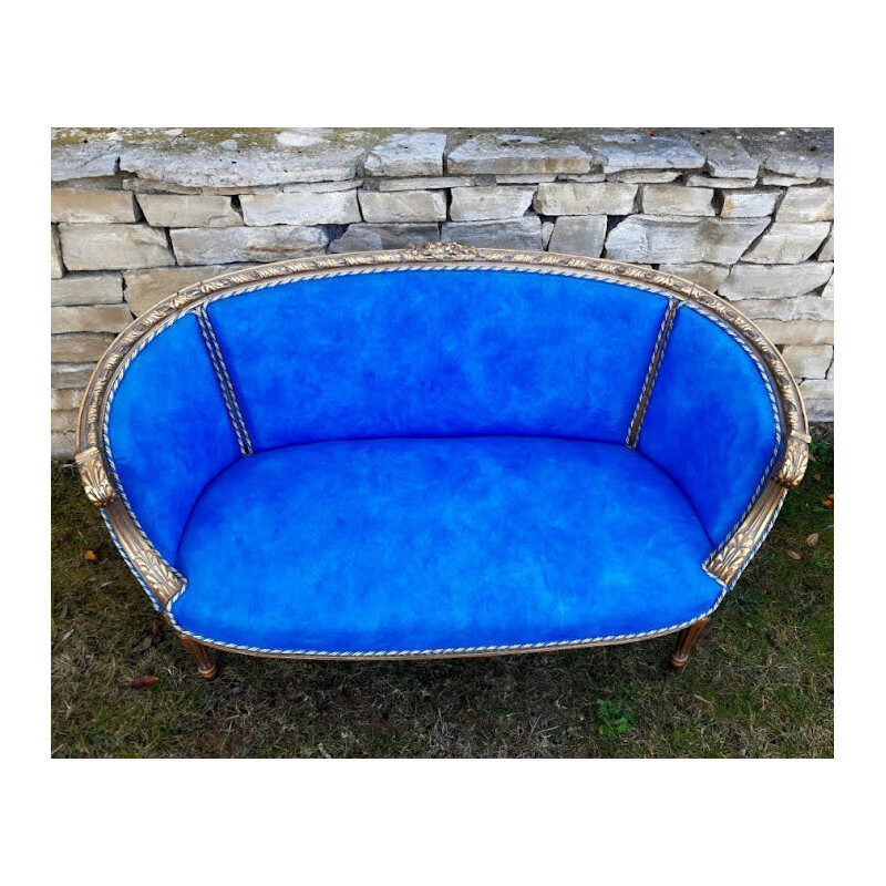 2-Sitzer-Sofa im Vintage-Stil mit Korb aus goldfarbenem Holz und blauem Strukturstoff