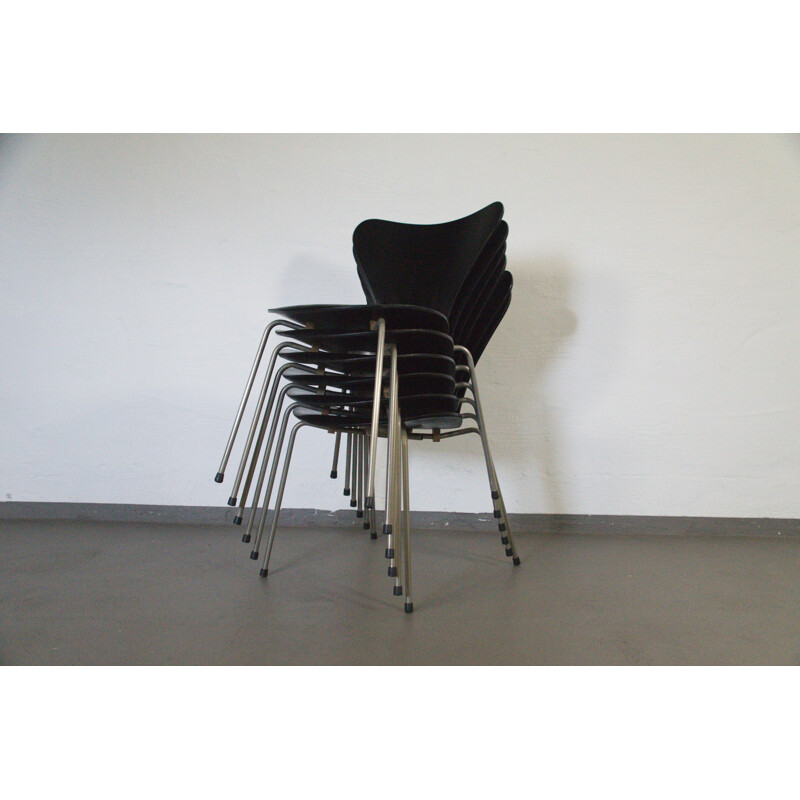 Set of 6 plywood black chairs, Model 3107 by Arne Jacobsen - 1950s