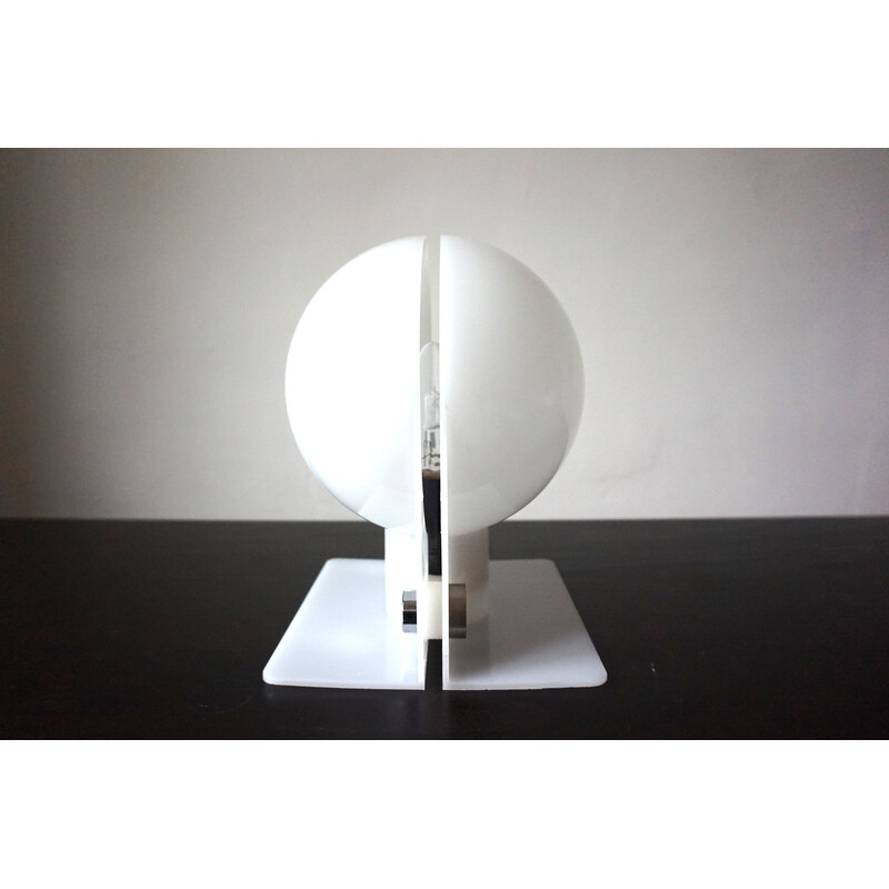 Vintage Sirio table lamp in white plastic by Brazzoli and Lampa for Guzzini, Italy 1970