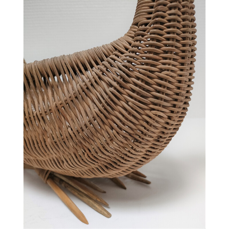 Vintage zoomorphic bird-shaped basket in woven wicker, 1960