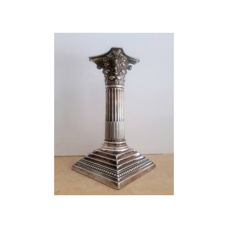 Par de candelabros de columna de plata maciza vintage de William Hutton and Sons