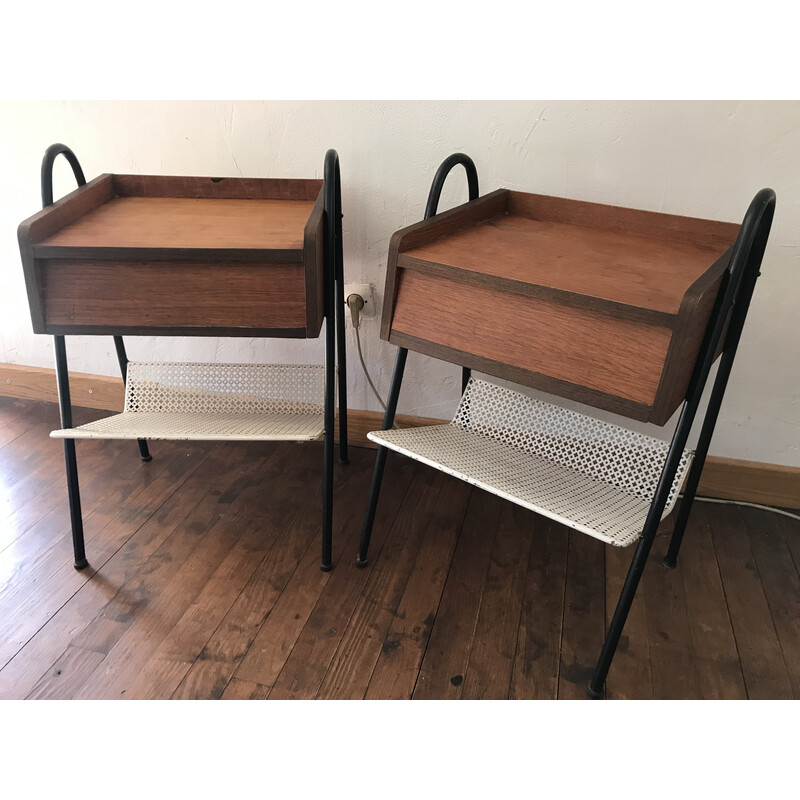 Par de mesas de cabeceira vintage em madeira e metal redondo
