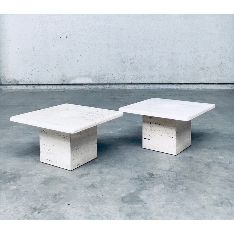 Par de mesas de apoio quadradas em travertino vintage, Itália 1970