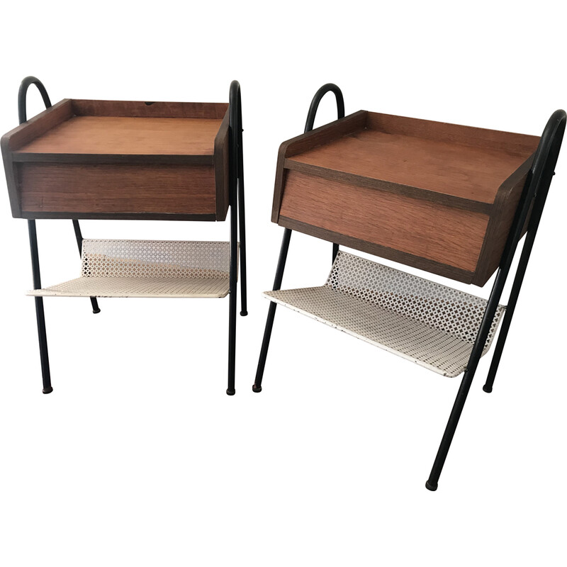 Par de mesas de cabeceira vintage em madeira e metal redondo